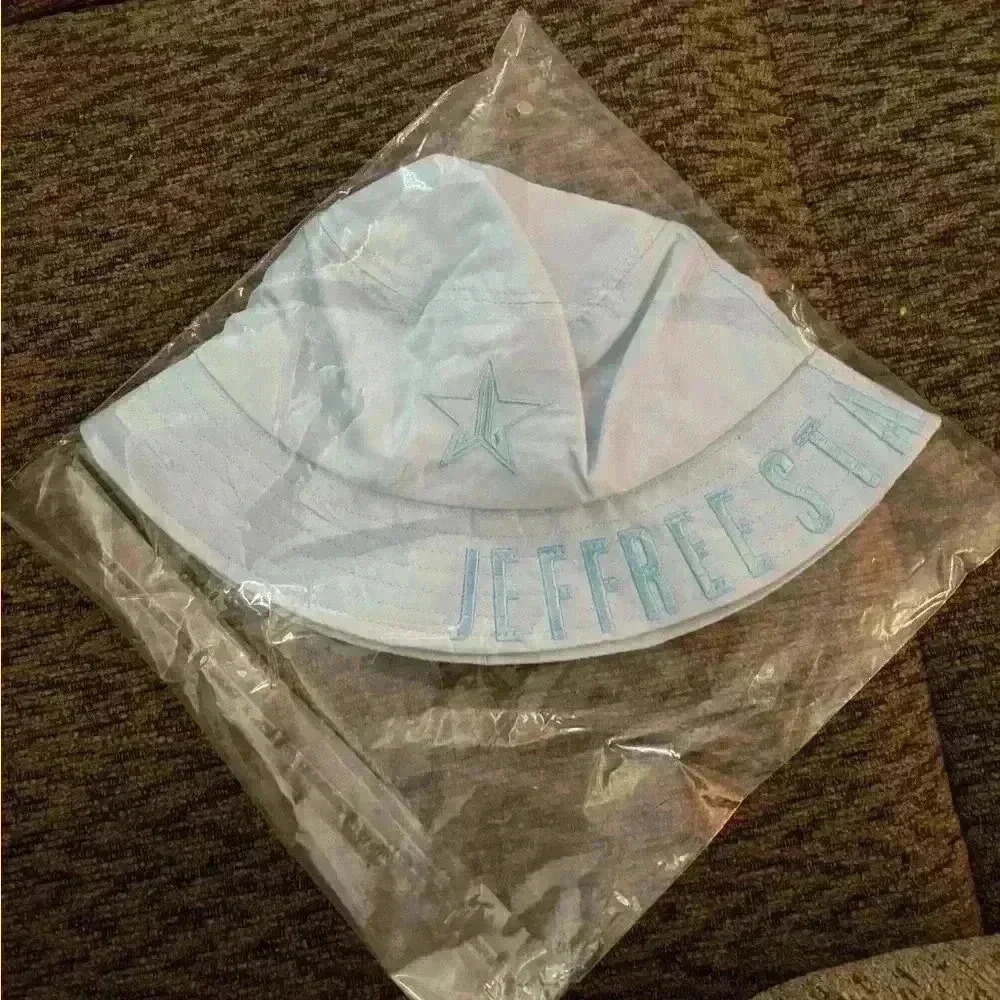 Jeffree Star bucket hat